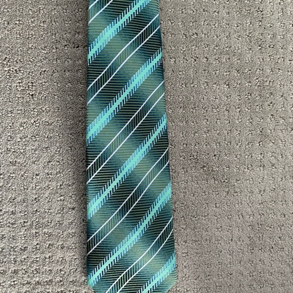 Bundle of 4 ties - Picture 9 of 10
